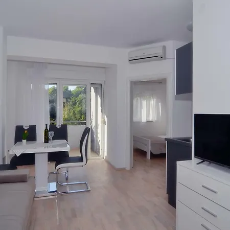 Edita Apartment *