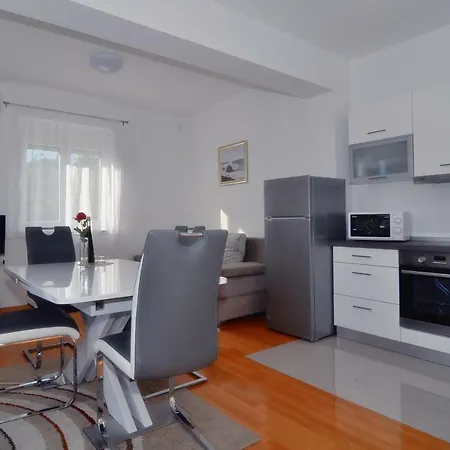 Edita Apartment *