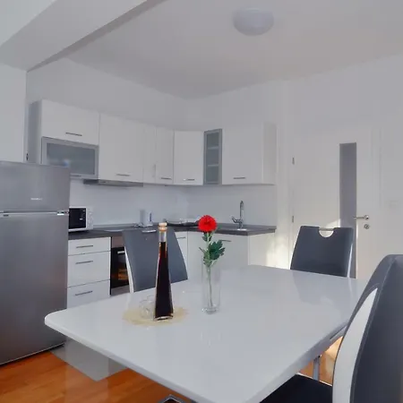 Edita Apartment *