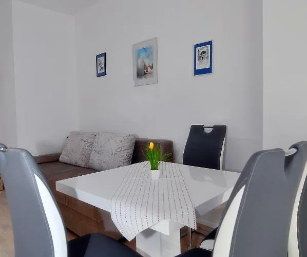 エディータ アパート ザダル