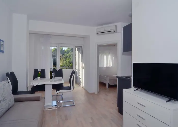 エディータ アパート *