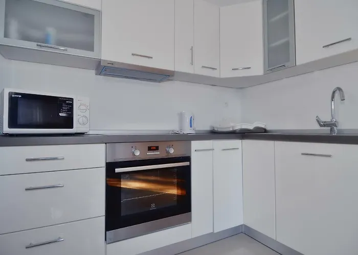 エディータ アパート ザダル