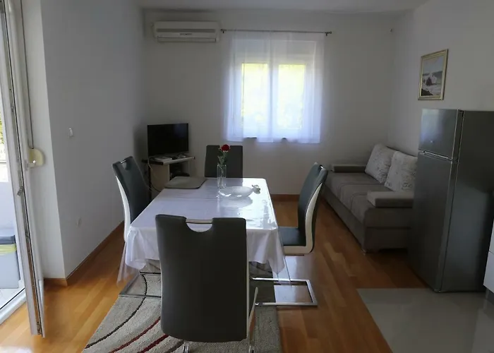 エディータ アパート *