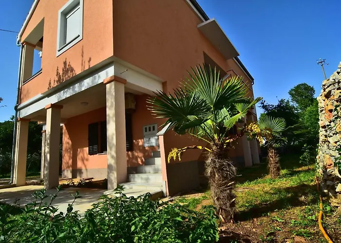 エディータ アパート ザダル