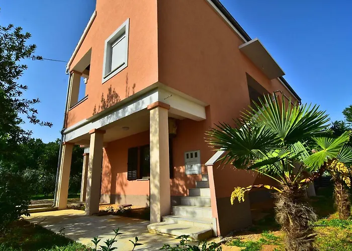 エディータ アパート ザダル