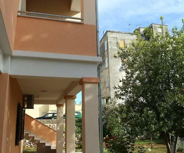 エディータ アパート *