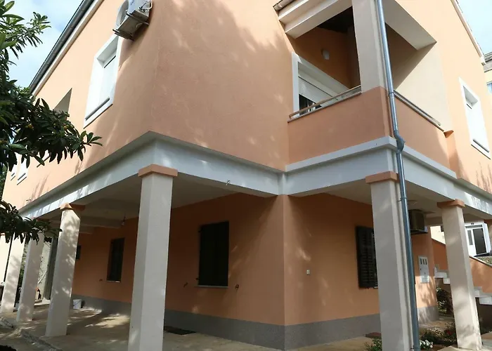 アパート エディータ ザダル