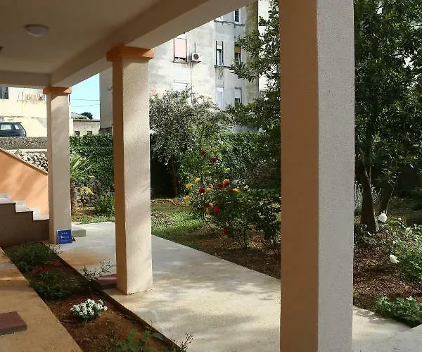 エディータ アパート