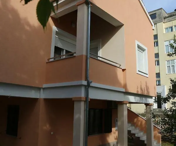 アパート エディータ ザダル