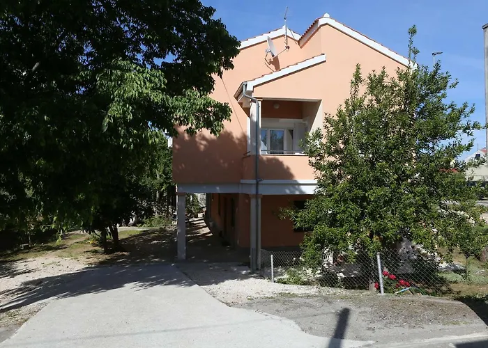 エディータ アパート *