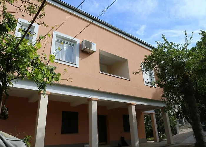 エディータ アパート ザダル