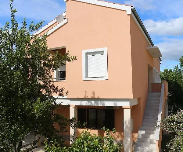 アパート エディータ ザダル